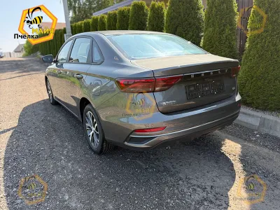 Фото 3 — Geely Emgrand, 2025